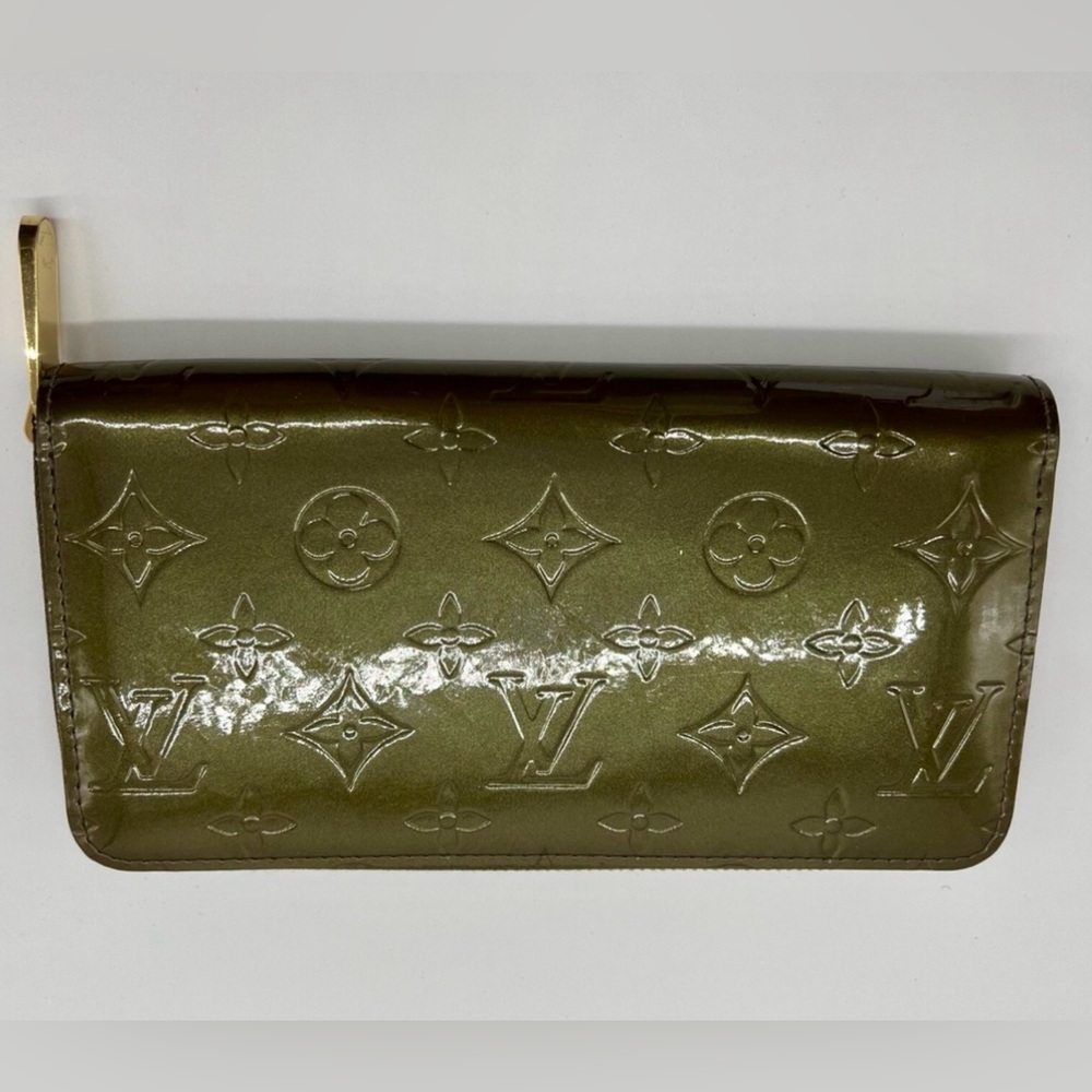 Louis Vuitton Vernis Green Embossed Monogram Zipper Wallet vintage